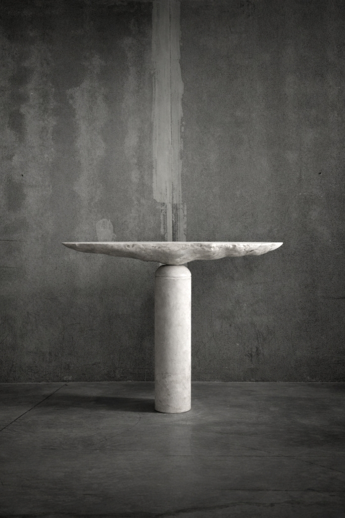 Isac Elam Kaid - sculptural pedestal console