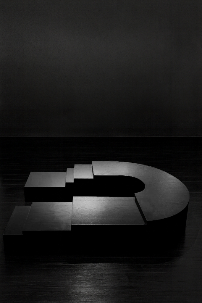 Isac Elam Kaid - Monolithic wood table